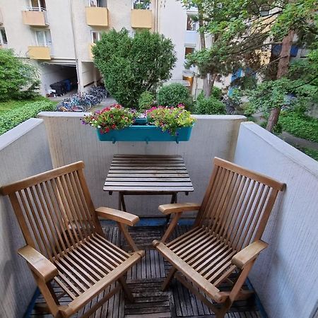 Schwabing Studio With Garden Views München Buitenkant foto