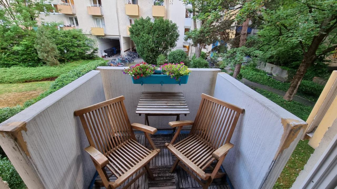 Schwabing Studio With Garden Views München Buitenkant foto